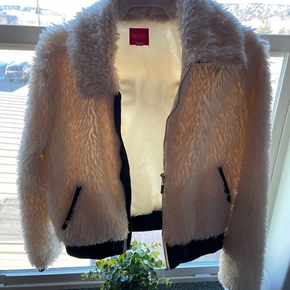 Guess fur jacket 🧥 - Picture 3 of 4